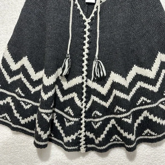 J. Jill Black & White Knit Poncho V-neck w/ Tassel Ties & Geometric Patterns NWT - Picture 7 of 11